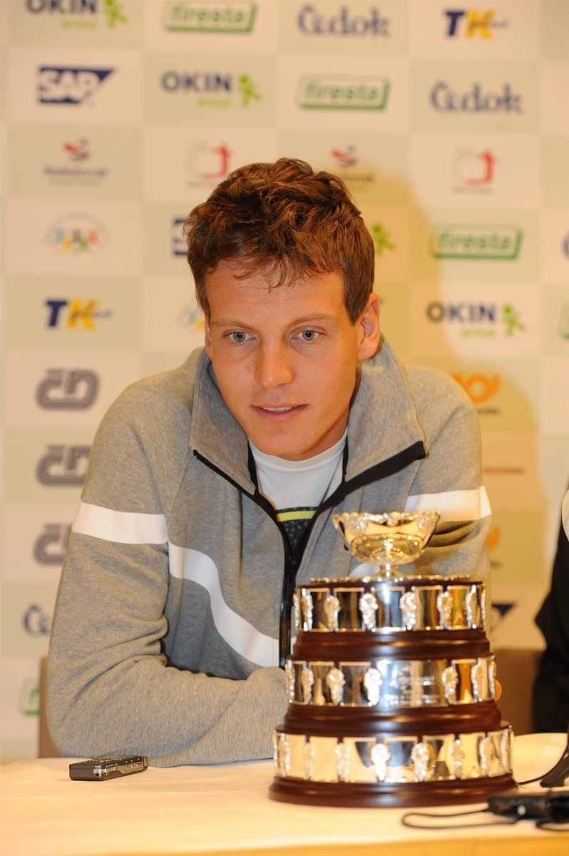 Tomáš Berdych působil veselým dojmem, často si dělal z někoho srandu.