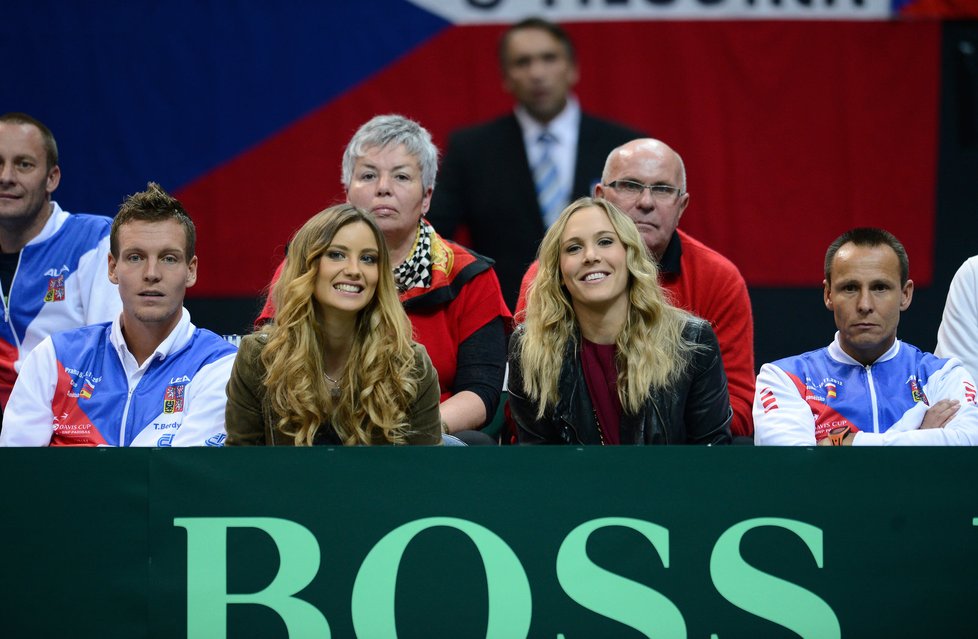 Blonďatý doping českých tenistů: Jejich partnerky Ester a Nicole