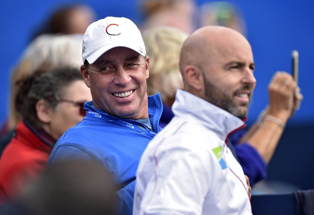 Usměvavý Ivan Lendl a Jamie Delgado