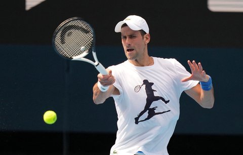 Novak Djokovič při tréninku v Melbourne