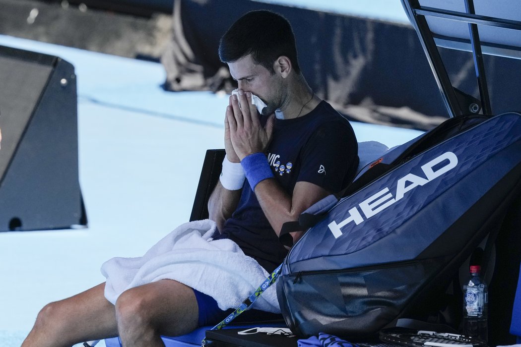 Novak Djokovič se na Australian Open nepředstavil. Vypadá to ale, že další problémy na sebe nenechají dlouho čekat...