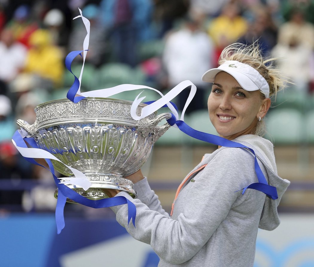 Ruská tenistka Jelena Vesninová vyhrála wimbledonskou generálku v Eastbourne. Ve finále porazila 6:2 a 6:1 Američanku Jamie Hamptonovou.