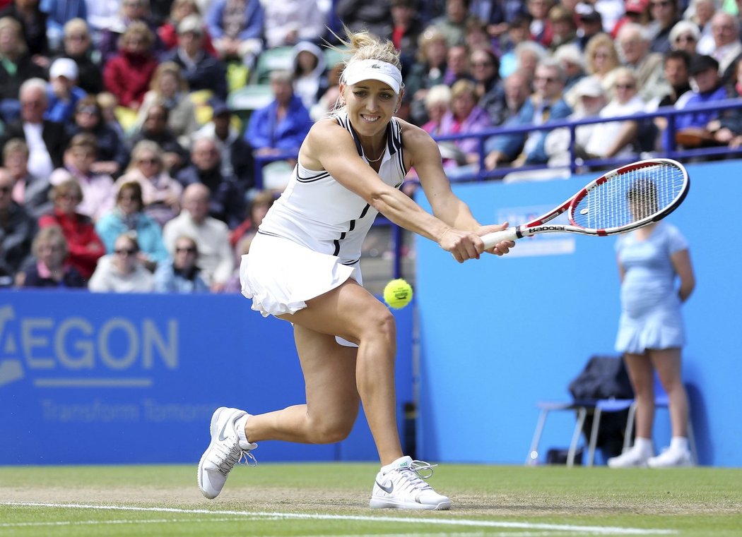 Ruská tenistka Jelena Vesninová vyhrála wimbledonskou generálku v Eastbourne. Ve finále porazila 6:2 a 6:1 Američanku Jamie Hamptonovou.