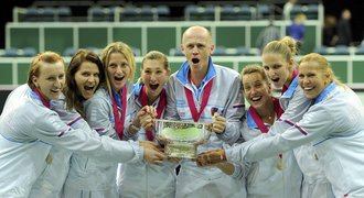 Češky kralují dál! Zvládly drama ve čtyřhře, obhájily Fed Cup