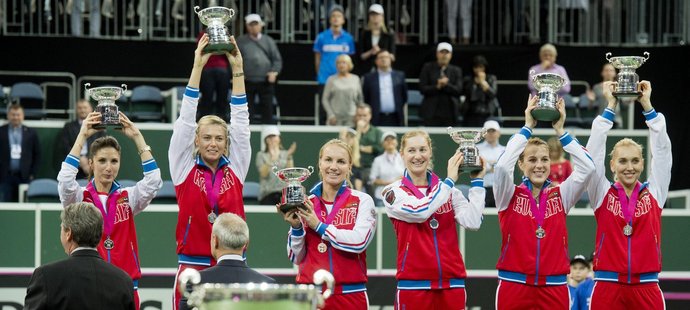 Ruské tenistky přebraly poháry pro poražené finalistky