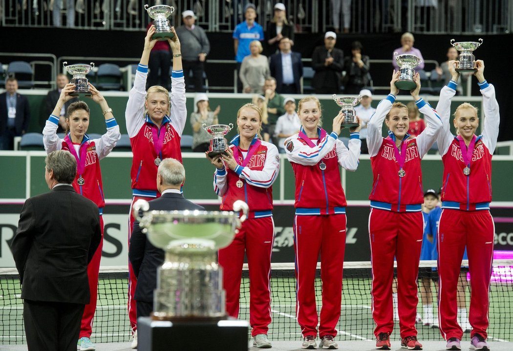 Ruské tenistky přebraly poháry pro poražené finalistky