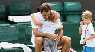 Federer se po roce chystá na návrat: Děti říkaly, ať už nejezdím