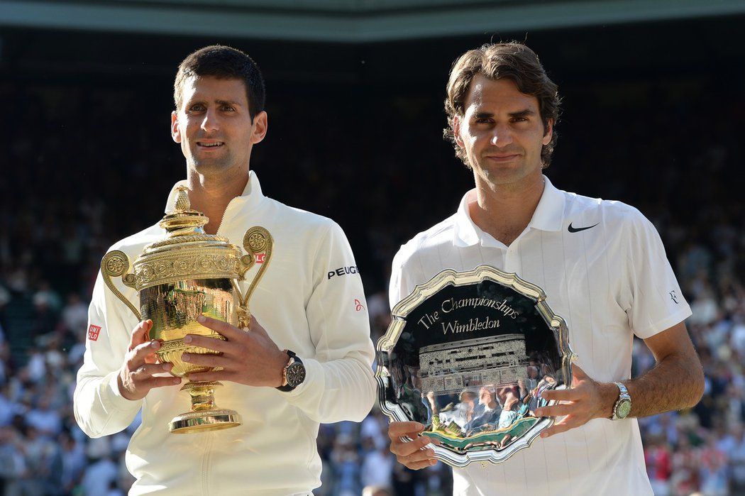 Roger Federer ve finále Wimbledonu v roce 2014 na Djokoviče nestačil