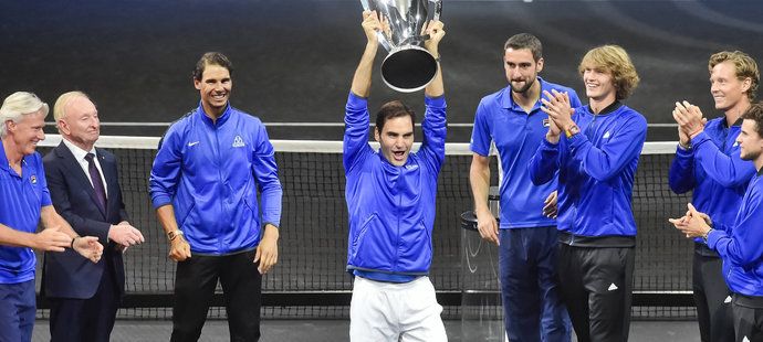 Roger uhranul Prahu! Víkend snů, klaněl se Federer nadšeným divákům