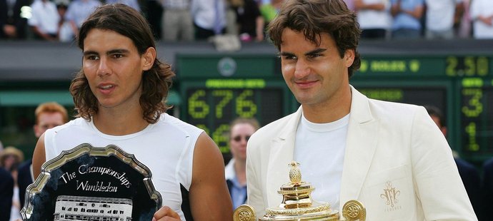 Roger Federer po finálovém wimbledonském vítězství nad Rafaelem Nadalem v roce 2006