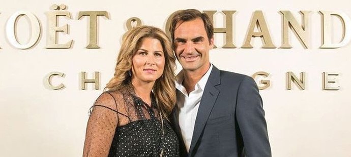 Tenista Roger Federer se pochlubil svojí hubenou manželkou Mirkou. Uznejte, nesluší jim to?!