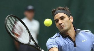 Federer ve finále zničil Zvereva, v Halle vyhrál podeváté v kariéře