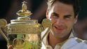 Roger Federer s wimbledonskou trofejí