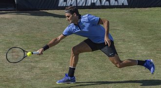 Facka pro Federera! Na trávě ve Stuttgartu padl s veteránem Haasem