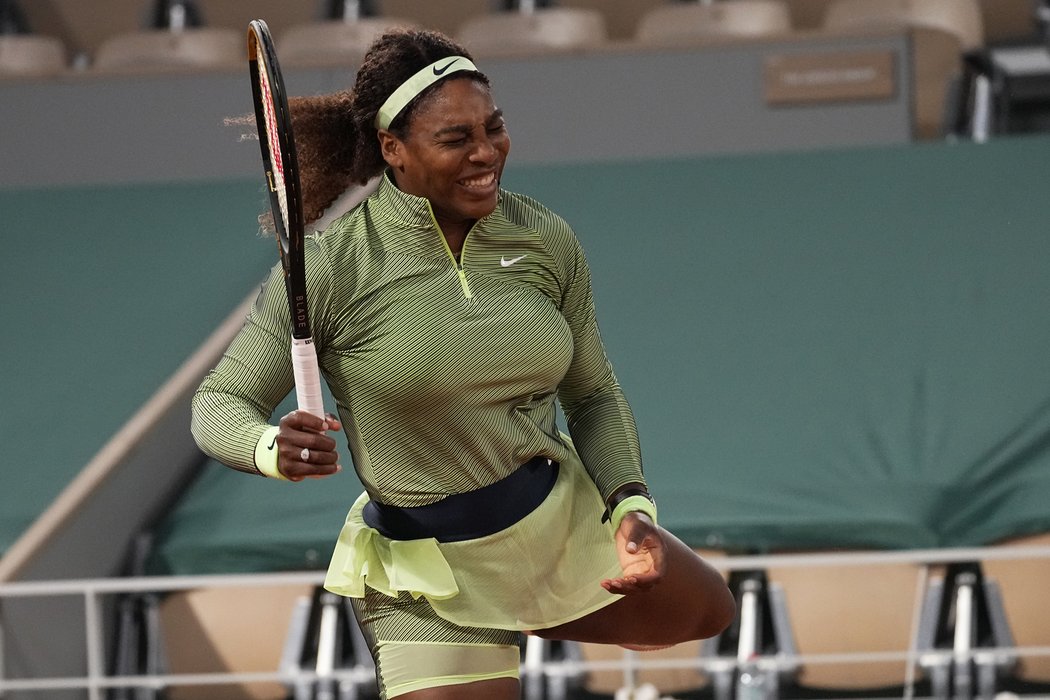 Serena Williamsová při zápase 1. kola na Rolland Garros