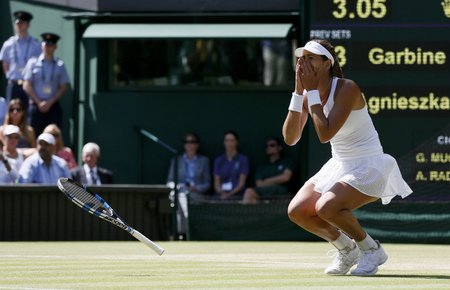 Garbine Muguruzaová porazila Polku Agnieszku Radwaňskou a ve Wimbledonu si poprvé zahraje grandslamové finále