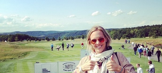 Nicole vyrazila na European Tour do Albatross Golf Resortu.