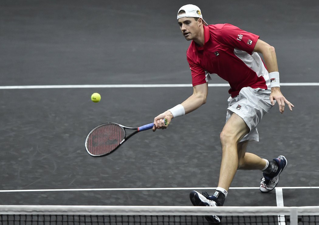 John Isner zaskočil Nadala a vyhrál ve dvou setech