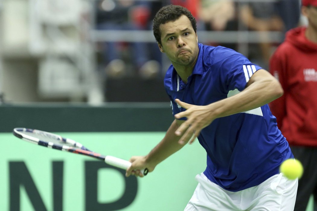 Jo-Wilfried Tsonga v souboji s Jiřím Veselým