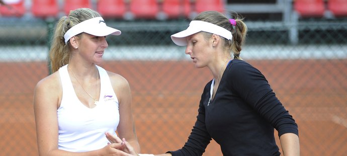 Sestry Karolína a Kristýna Plíškovy během turnaje na Spartě v roce 2013