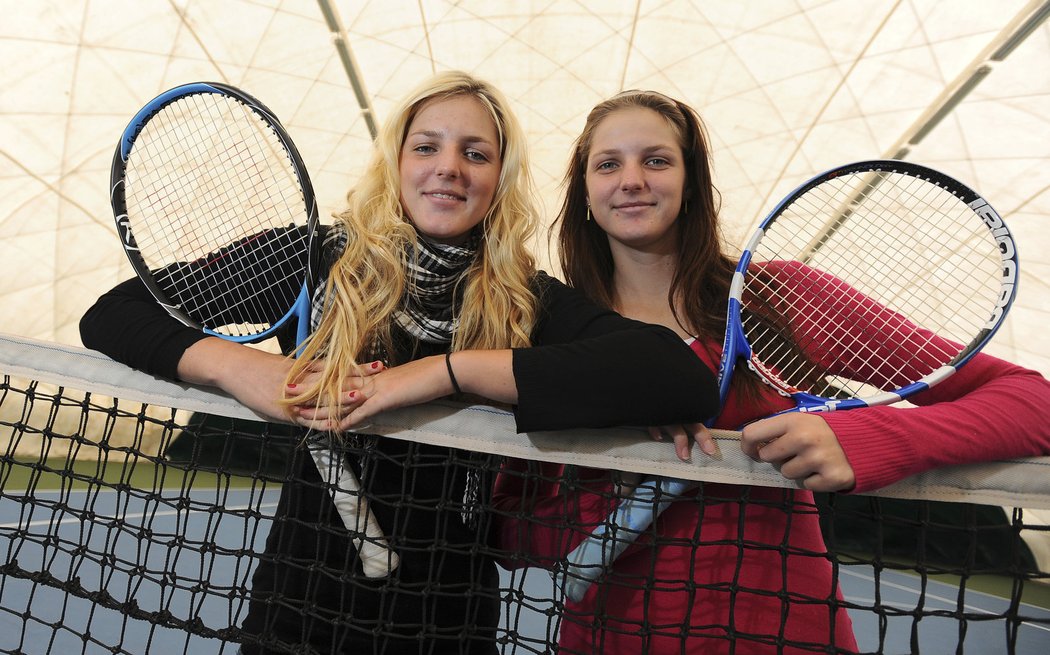Tenisová dvojčata! Kristýna Plíšková a Karolína Plíšková na počátku úspěšné kariéry v roce 2010.