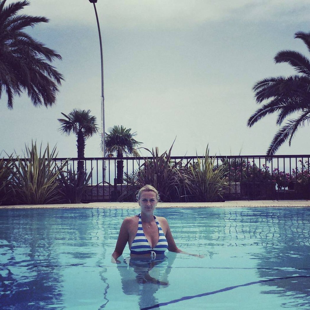 Petra Kvitová se odhalila v monackém bazénu.
