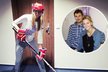 Tenistka Petra Kvitová vysvlékla z hokejové výstroje přítele Radka Meidla a sama si vyzkoušela, jaký je to pocit být v &#34;plné&#34; zbroji.