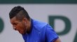 Kyrgios se povzbuzuje během utkání prvního kola French Open