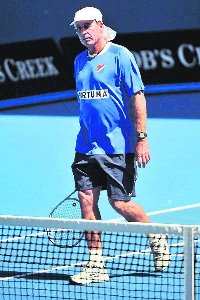 Ivan Lendl bojuje v Austrálii proti vedru se &#34;stoletou&#34; kšiltovkou.