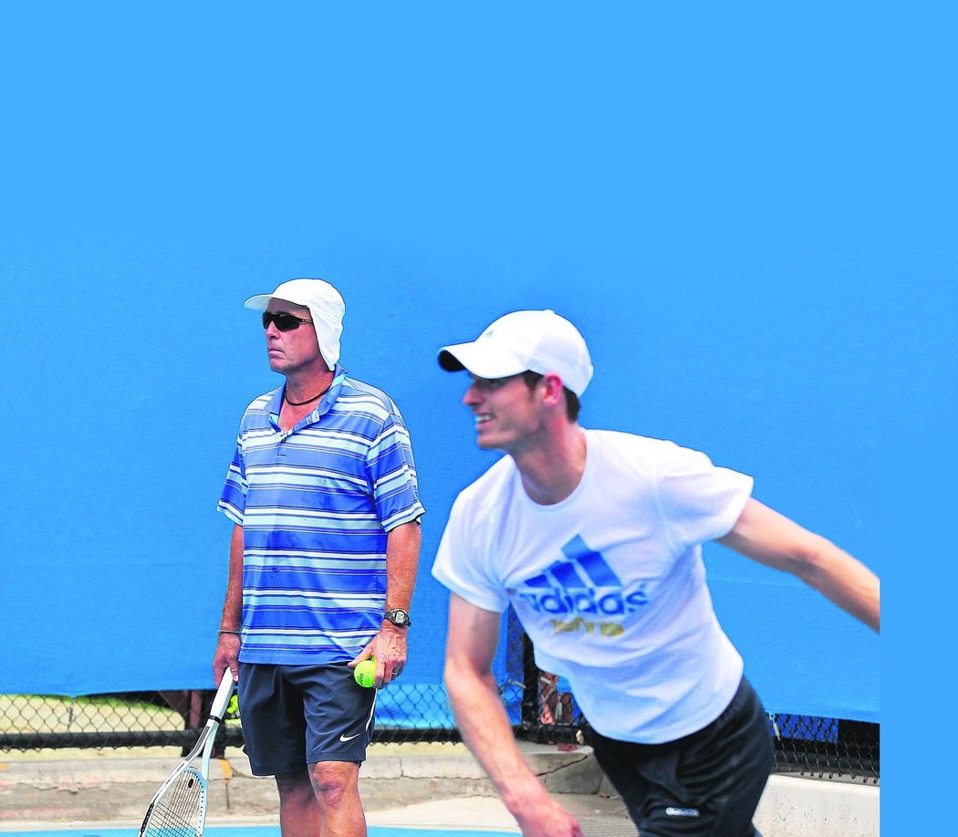 Ivan Lendl bojuje v Austrálii proti vedru se &#34;stoletou&#34; kšiltovkou.