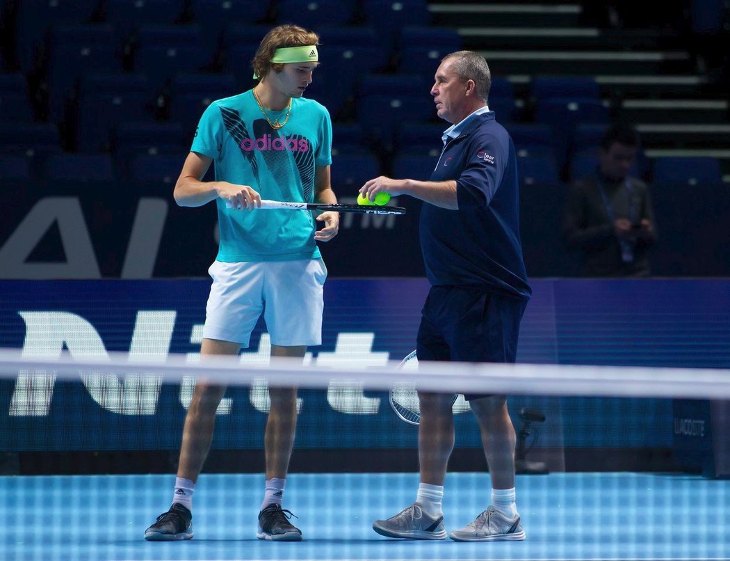 Německý tenista Alexander Zverev se svým trenérem Ivanem Lendlem