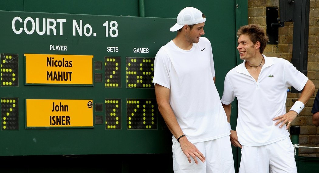 John Isner a Nicolas Mahut po nejdelším zápase v tenisové historii
