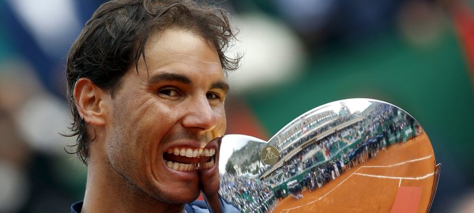 Rafael Nadal se raduje z triumfu na turnaji v Monte Carlu