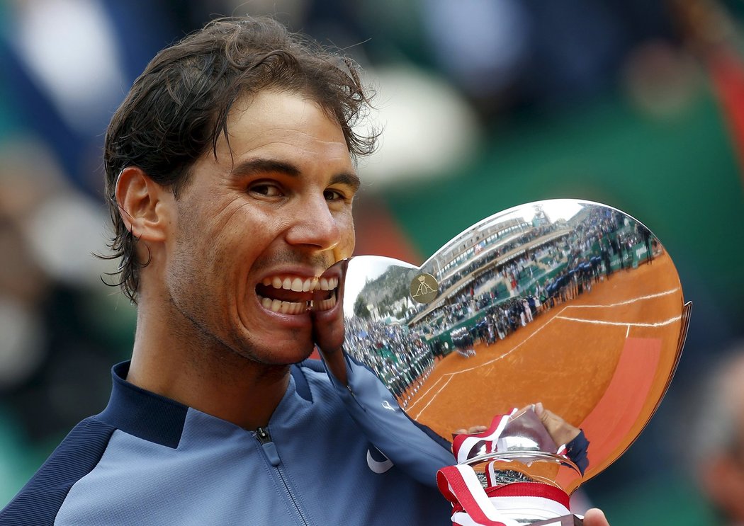 Rafael Nadal se raduje z triumfu na turnaji v Monte Carlu