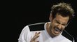Andy Murray se rozčiluje po jednom z nepovedených úderů