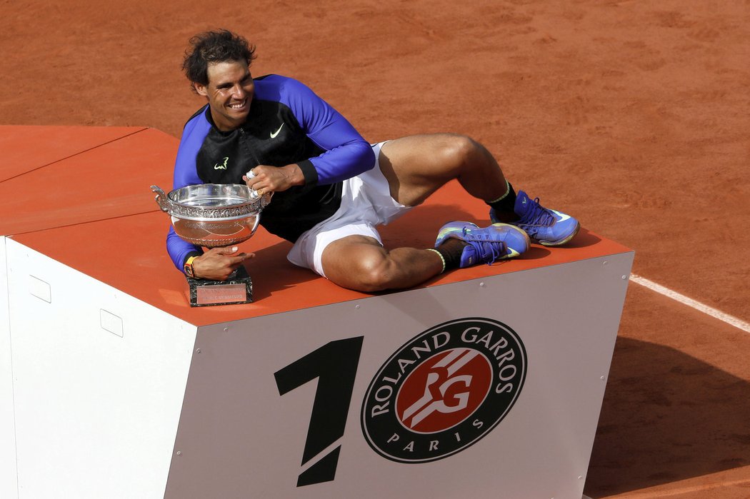 Rafael Nadal po svém desátém vítězství na French Open