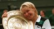 Rok 1998. Jana Novotná dostáhla životního snu, vyhrála Wimbledon.