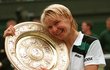 Rok 1998. Jana Novotná dostáhla životního snu, vyhrála Wimbledon.