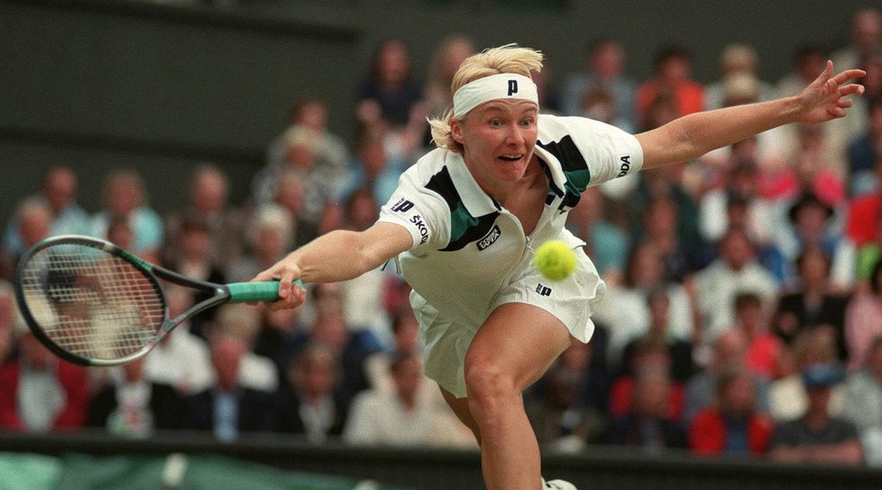 Tenistka Jana Novotná během vítězného wimbledonského finále v roce 1998