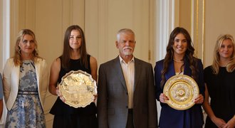 Prezident vítal wimbledonské hrdinky. Nosková a Muchová řekly, jak to spolu mají po finále Prezident vítal wimbledonské hrdinky. Nosková a Muchová řekly, jak to spolu mají po finále