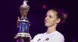 Karolína Plíšková s trofejí za vítězství na turnaji v Dauhá