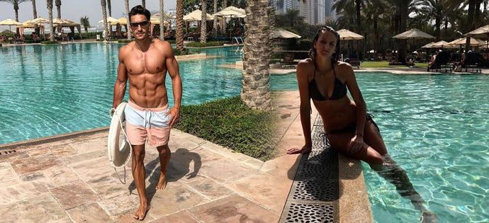 Tenistka Karolína Plíšková s užívá s kulturistou Michalem Hrdličkou v Dubaji.