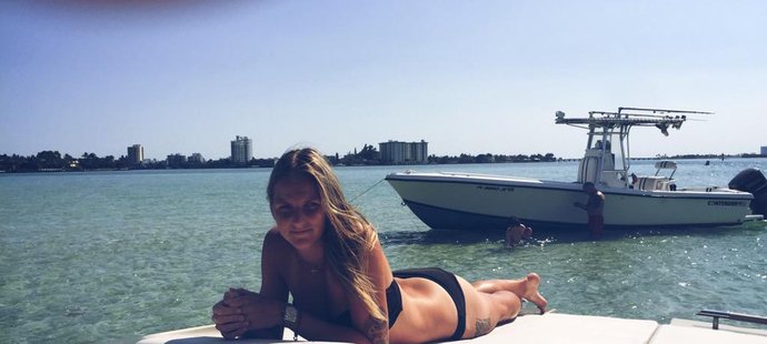 Tenistka Karolína Plíšková si užívá volno na jachtě na Floridě.
