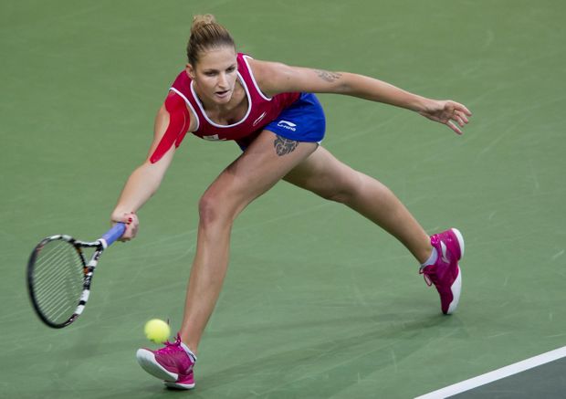 Karolína Plíšková utkání proti Pavljučenkovové zvládla a vyrovnala stav utkání na 2:2 Karolína Plíšková utkání proti Pavljučenkovové zvládla a vyrovnala stav utkání na 2:2