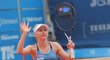 Jil Teichmannová se raduje z triumfu na pražském turnaji