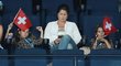 Rogeru Federerovi fandili v hledišti jeho manželka Mirka a jeho dvě dcery Charlene Riva and Myla Rose
