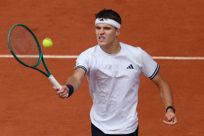 Roland Garros ONLINE: Boj o finále, Menšík v prvním setu na Zvereva nestačil Roland Garros ONLINE: Boj o finále, Menšík v prvním setu na Zvereva nestačil