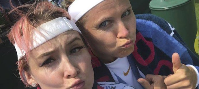 Američanka Bethanie Matteková - Sandsová s Lucií Šafářovou vstoupily po obnovení spolupráce vítězně do Wimbledonu