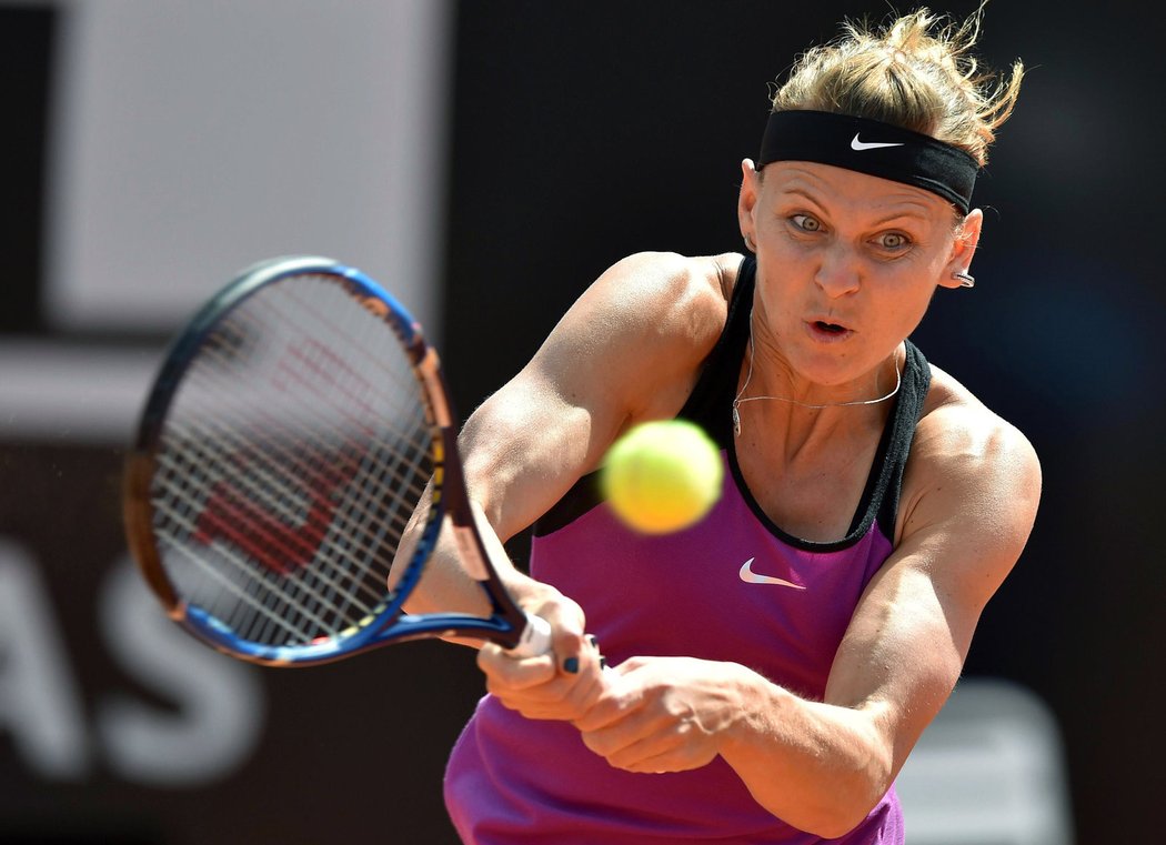 Lucie Šafářová bojuje o postup do druhého kola French Open