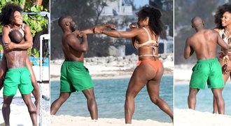 Překvapená Serena na bahamské dovolené: Rvačka na pláži v bikinách!
